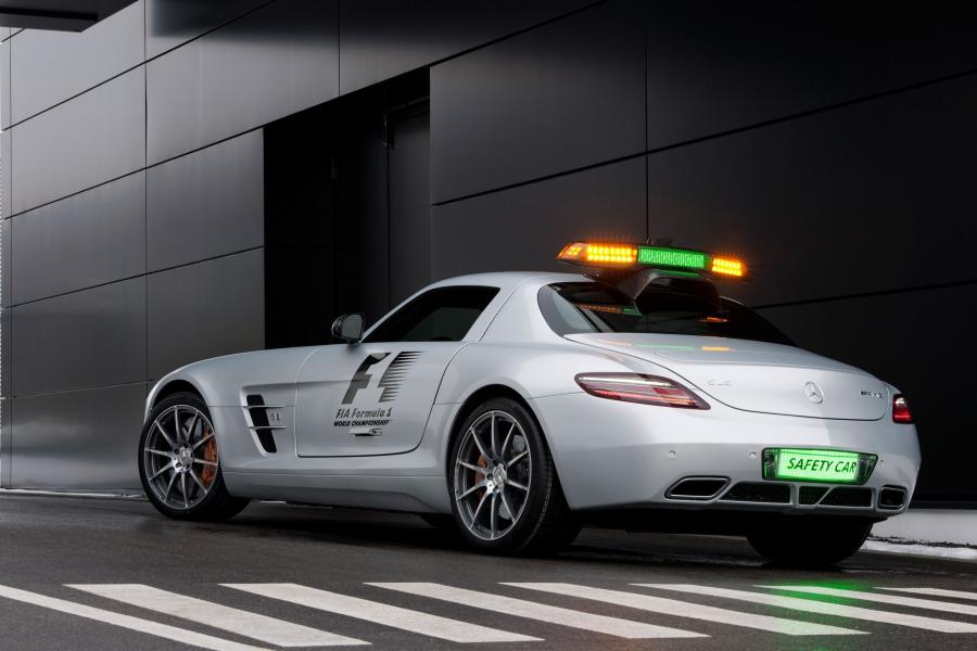  Mercedes-Benz SLS AMG F1 Safety Car 2010 года  (фото 6 из 46)